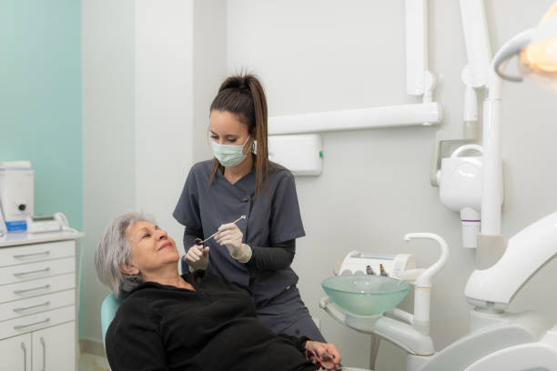 Best Emergency Tooth Extraction in Germantown Hls, IL